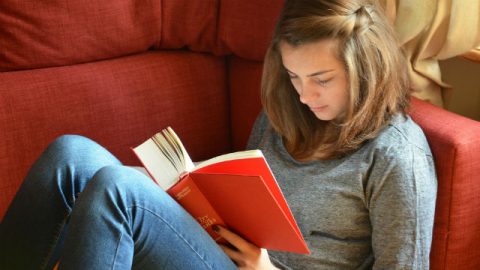 una ragazza suo desdino nelle mani di Dio.