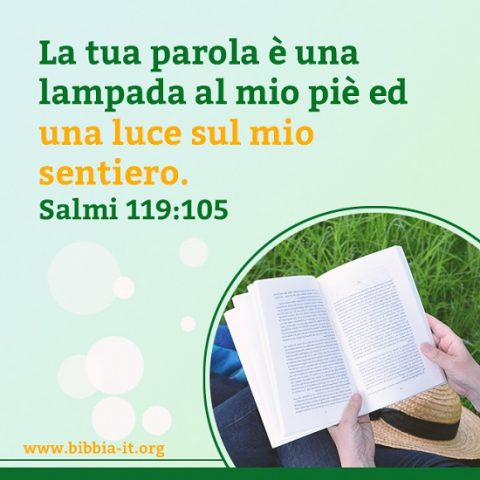 una cristiana leggere la Bibbia Salmi 119:105