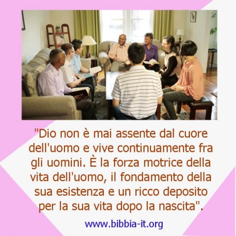 I cristiani si radunano per pregare