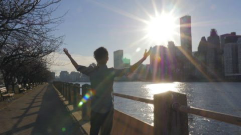 I cristiani godono il sole fatto da Dio