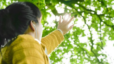 Cristiani che guardano il cielo