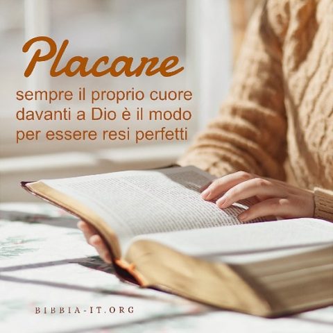 I cristiani stanno leggendo parola di Dio